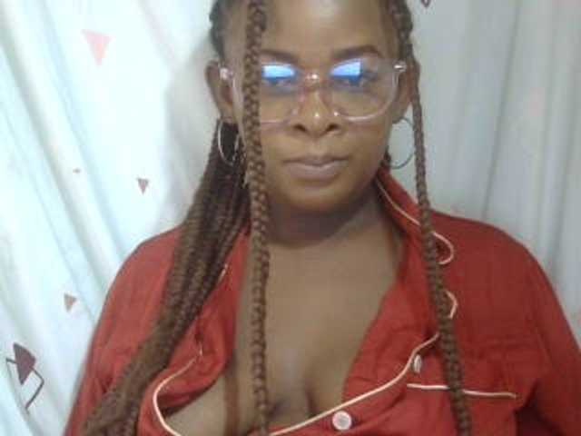 Love-Sexya live cam on BongaCams