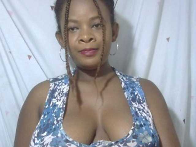 Love-Sexya live cam on BongaCams
