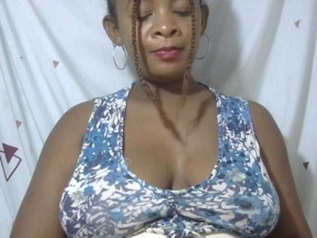 Love-Sexya live cam on BongaCams