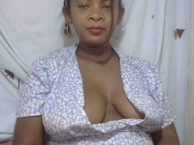 Love-Sexya live cam on BongaCams