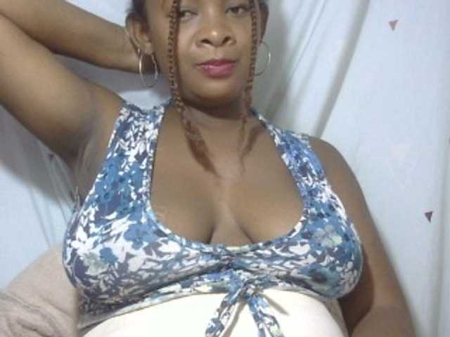 Love-Sexya live cam on BongaCams