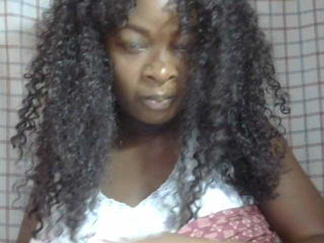 le modèle Love-Sexya est en webcam porno dans un show sur le site bongacams, il possède les tags suivants: Ebony,Redhead,Shaved