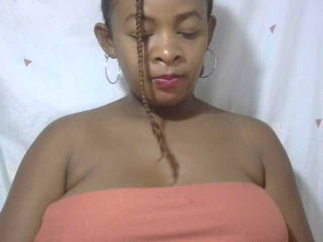 Love-Sexya live cam on BongaCams