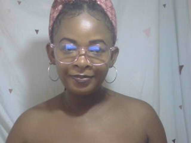 Love-Sexya live cam on BongaCams