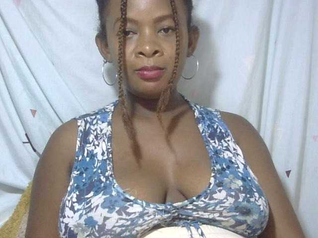 Love-Sexya live cam on BongaCams