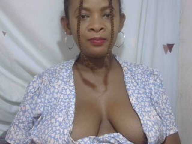 Love-Sexya live cam on BongaCams
