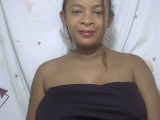 Love-Sexya live cam on BongaCams