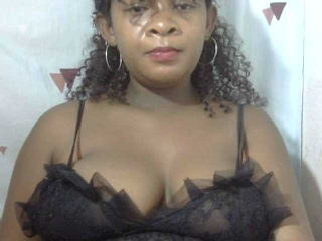 Love-Sexya live cam on BongaCams