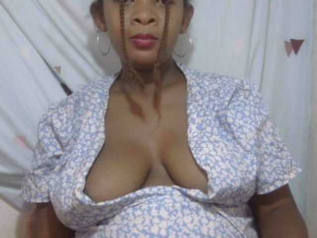 Love-Sexya live cam on BongaCams