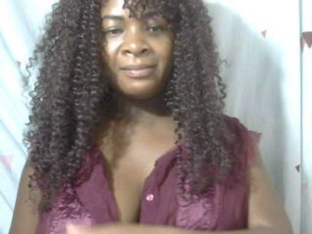 Love-Sexya live cam on BongaCams