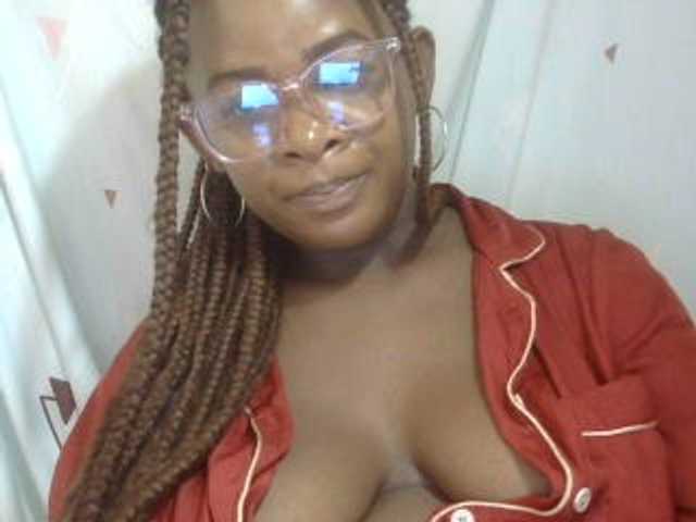 Love-Sexya live cam on BongaCams
