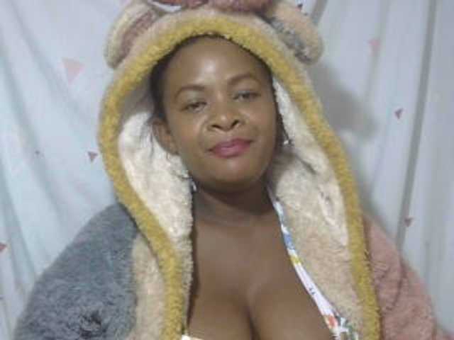 Love-Sexya live cam on BongaCams