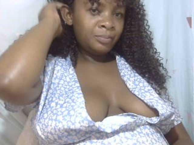 Love-Sexya live cam on BongaCams