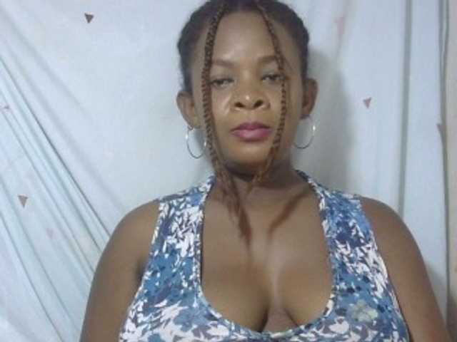 Love-Sexya live cam on BongaCams