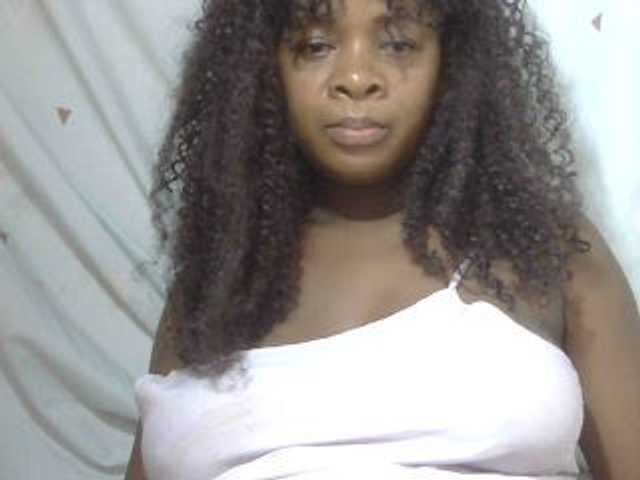 Love-Sexya live cam on BongaCams