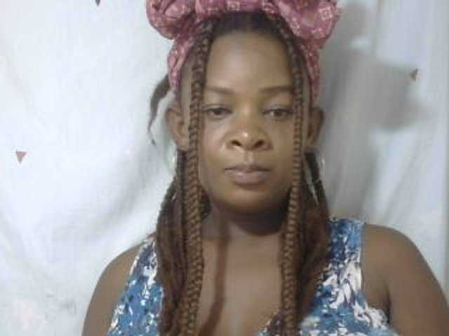 Love-Sexya live cam on BongaCams