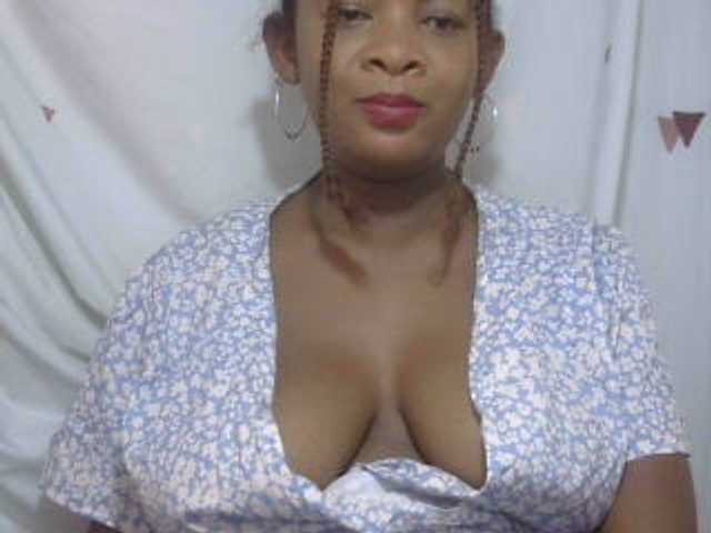 Love-Sexya live cam on BongaCams