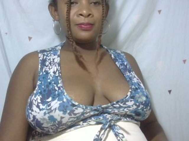 Love-Sexya live cam on BongaCams
