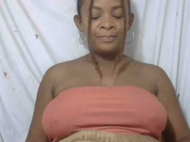 Love-Sexya live cam on BongaCams