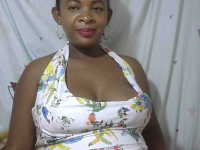 Love-Sexya live cam on BongaCams