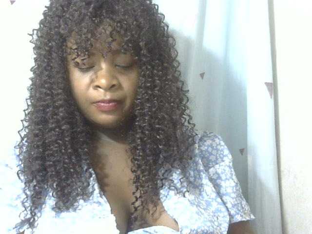 Love-Sexya live cam on BongaCams