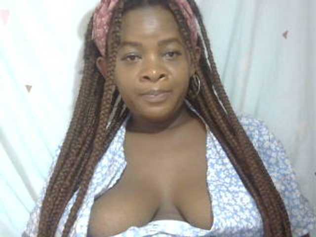 Love-Sexya live cam on BongaCams