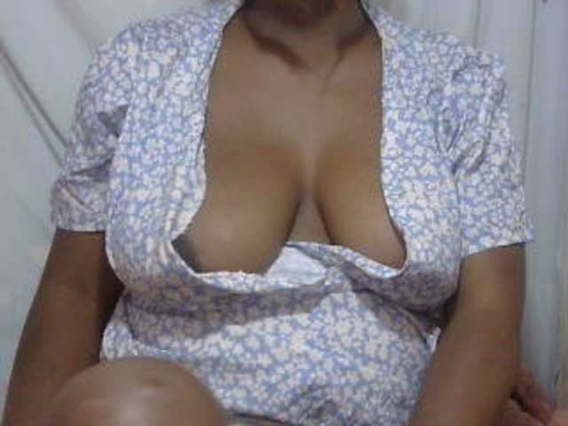 Love-Sexya live cam on BongaCams