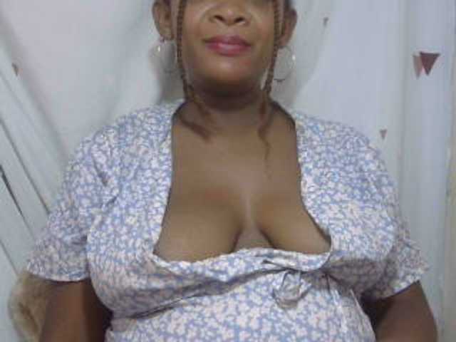 Love-Sexya live cam on BongaCams