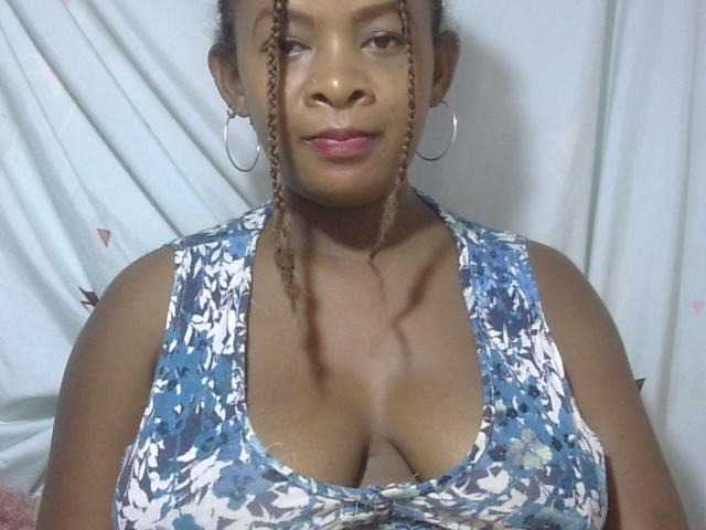 Love-Sexya live cam on BongaCams
