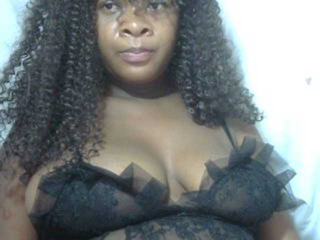 Love-Sexya live cam on BongaCams