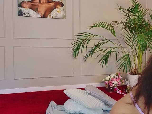 nyraglow — live female cam