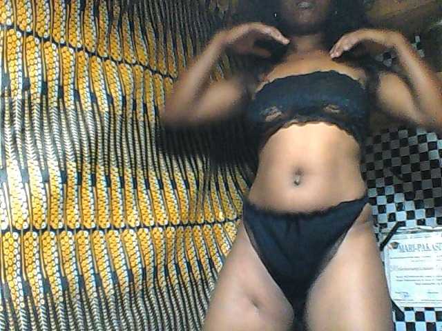 Luciafunnie live cam on BongaCams