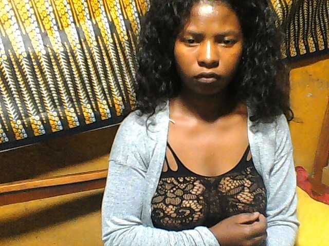 Luciafunnie, modelo de webcam