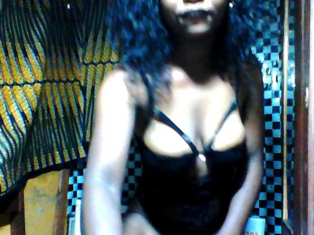 Luciafunnie, en directo ahora en BongaCams