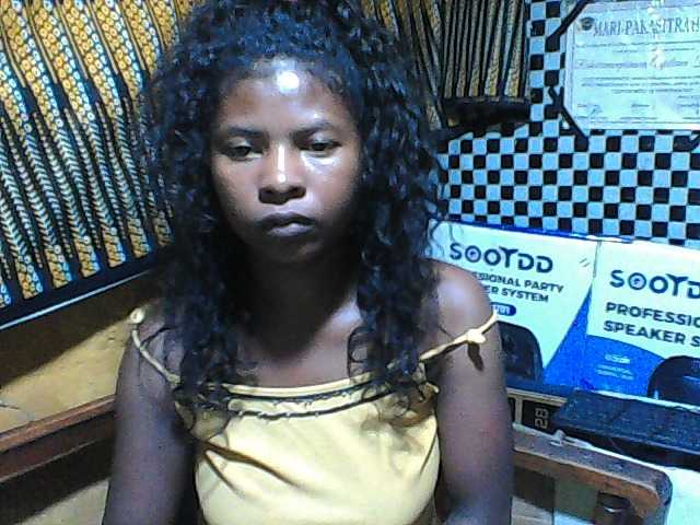 Luciafunnie live cam on BongaCams