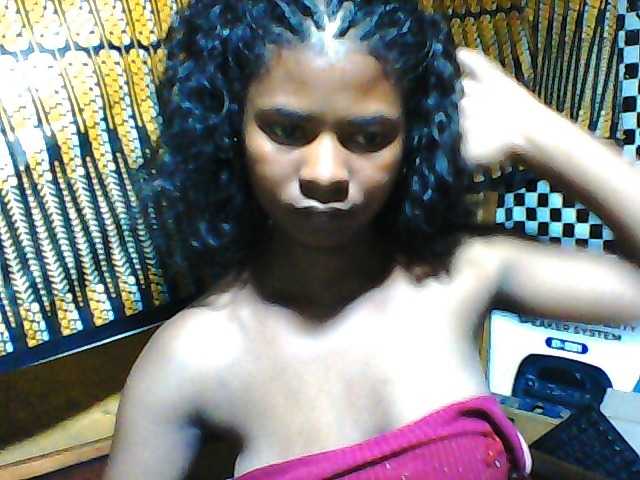 Luciafunnie live cam on BongaCams