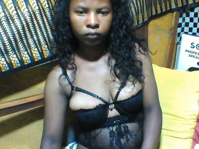Luciafunnie live cam on BongaCams