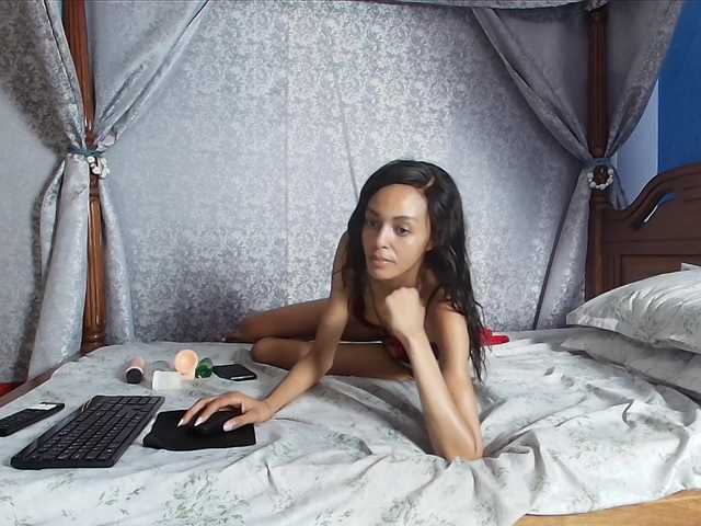 Entine live cam on BongaCams
