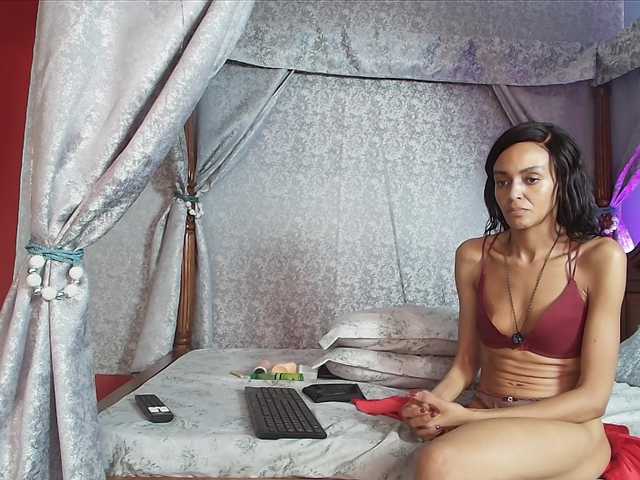 Entine live cam on BongaCams