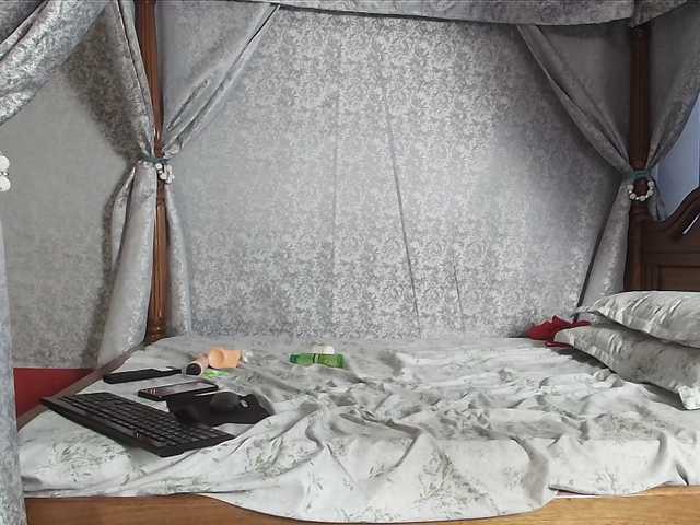 Entine live cam on BongaCams