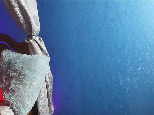 Entine live cam on BongaCams