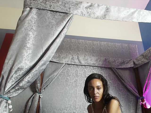 Entine live cam on BongaCams