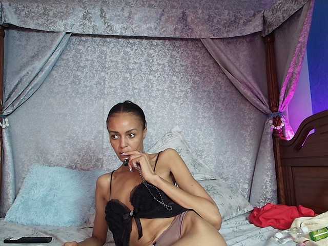 Entine live cam on BongaCams