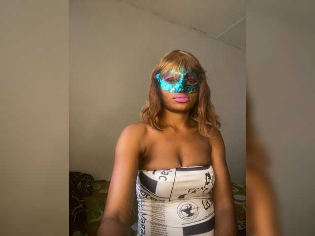 Sexxxysplashofficial live cam on BongaCams