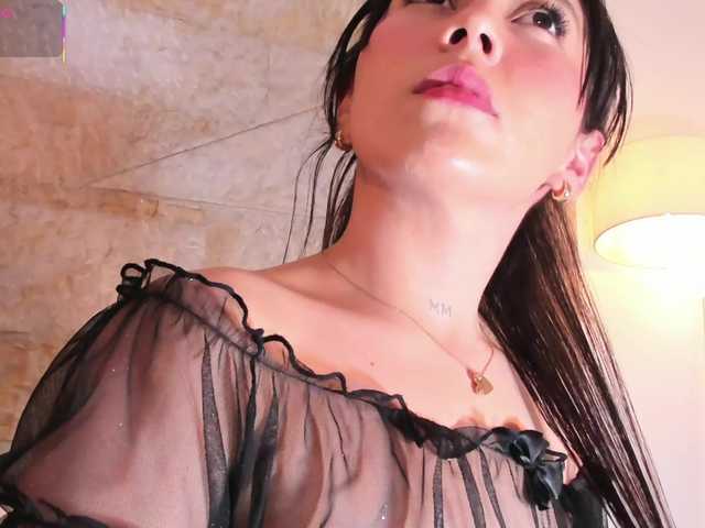 le modèle AlannaJoness est en webcam porno dans un show sur le site bongacams, il possède les tags suivants: Latino/Hispanic,Brunette,Shaved