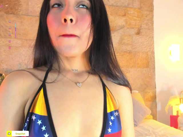 AlannaJoness live cam on BongaCams