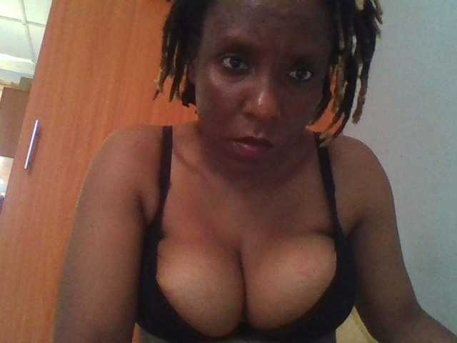 Spotless webcam bongacams model stream image