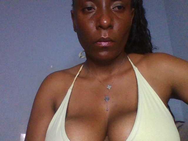 Spotless live cam on BongaCams