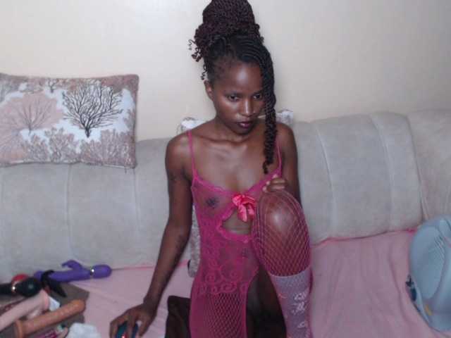 Lustelle live cam on BongaCams