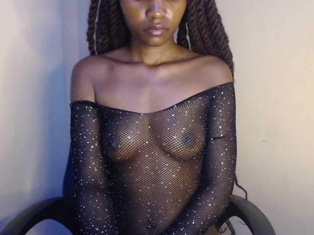 Lustelle live cam on BongaCams